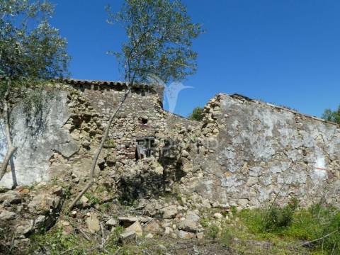 Terreno para construção de moradia com piscina