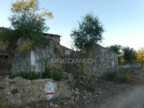 Terreno para construção de moradia com piscina