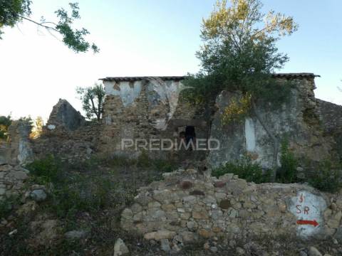 Terreno para construção de moradia com piscina