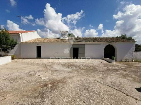 Casa / villa t4 em loulé (são sebastião) de 180 288m²