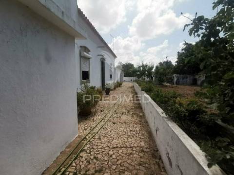 Casa / villa t4 em loulé (são sebastião) de 180 288m²