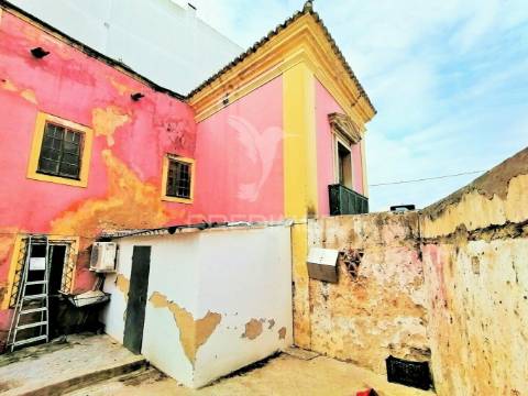 Prédio centenário na baixa da cidade de faro