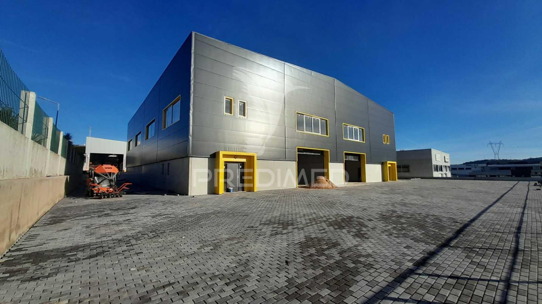 Arrendar armazém c/ logradouro loures marl proximo aeroporto