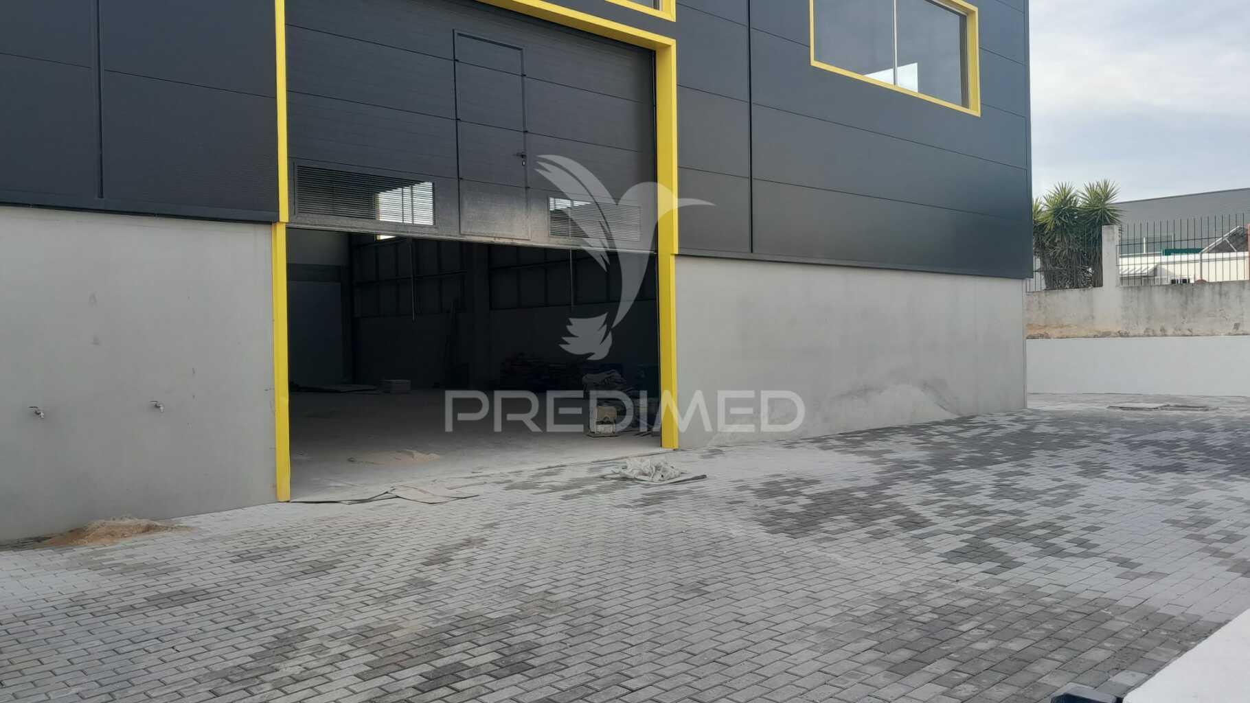 Arrendar armazém c/ logradouro loures marl proximo aeroporto