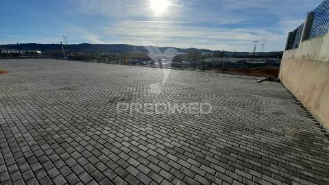 Arrendar armazém c/ logradouro loures marl proximo aeroporto