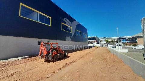 Arrendar armazém c/ logradouro loures marl proximo aeroporto