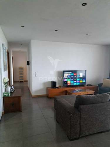 Moradia de um só piso, t3, de estilo moderno