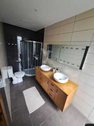 Moradia de um só piso, t3, de estilo moderno