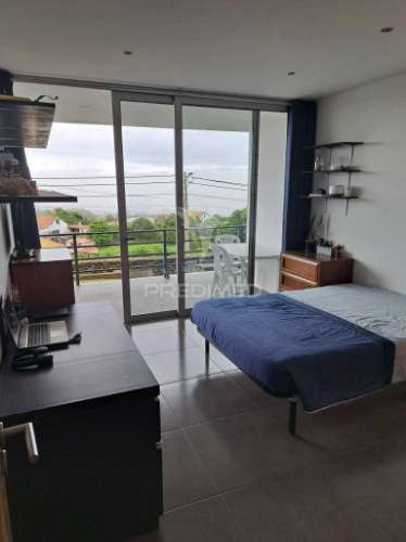 Moradia de um só piso, t3, de estilo moderno