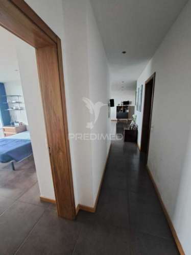 Moradia de um só piso, t3, de estilo moderno