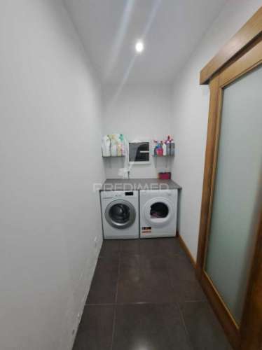 Moradia de um só piso, t3, de estilo moderno