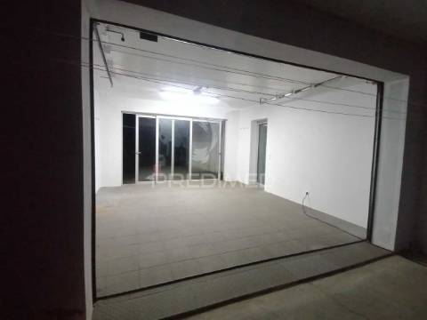 Moradia de um só piso, t3, de estilo moderno