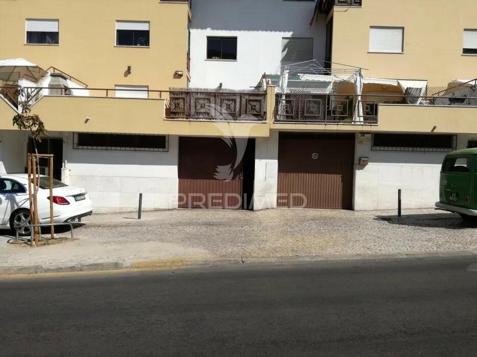 Garagem / armazém com 110 m2