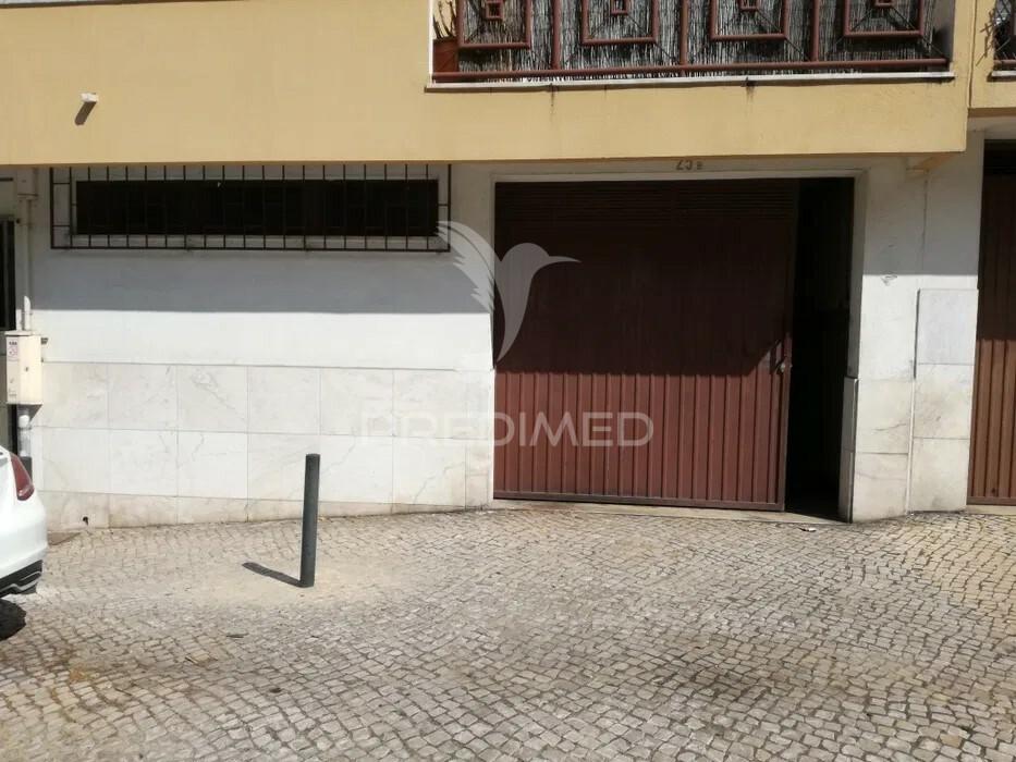 Garagem / armazém com 110 m2