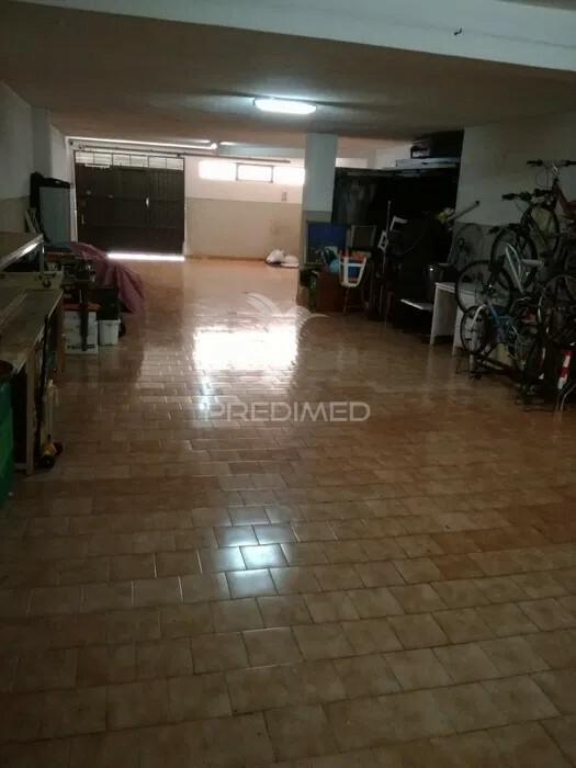 Garagem / armazém com 110 m2