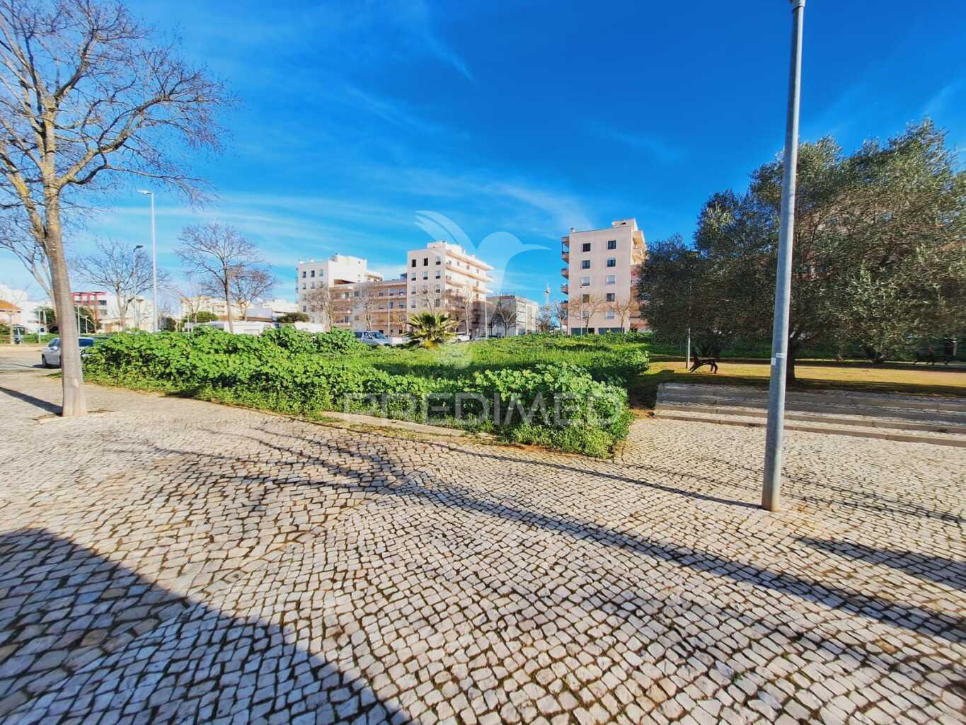 Terreno para construir para 15 fogos mais 1 loja em loulé