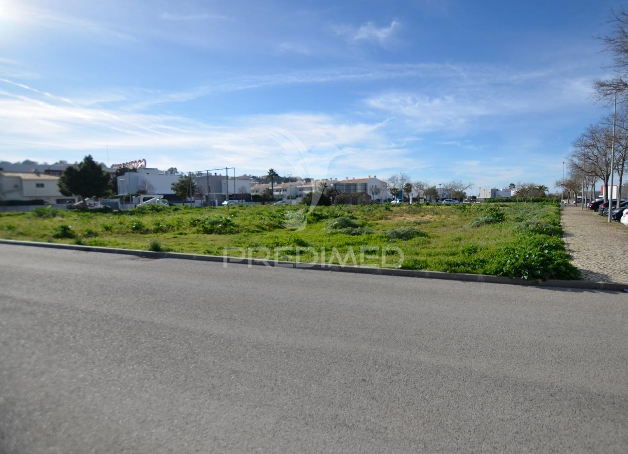 Terreno para construir para 15 fogos mais 1 loja em loulé