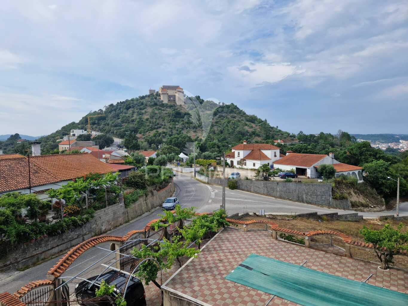 Moradia t6 junto ao castelo.