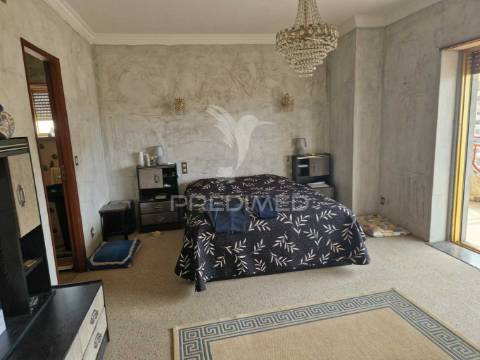 Moradia t6 junto ao castelo.