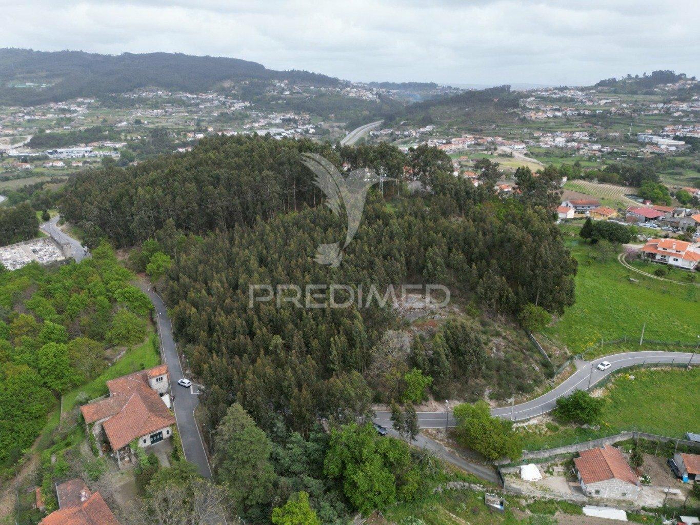 Terreno para construção de moradias em polvoreira - guimarães