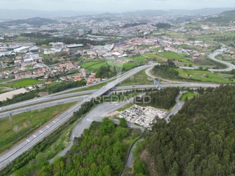Terreno para construção de moradias em polvoreira - guimarães