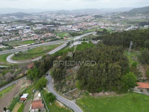 Terreno para construção de moradias em polvoreira - guimarães