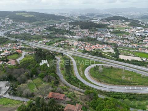 Terreno para construção de moradias em polvoreira - guimarães