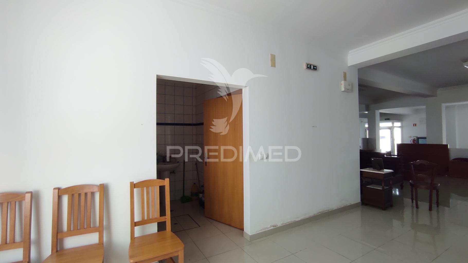 Prédio urbano comercial em beringel