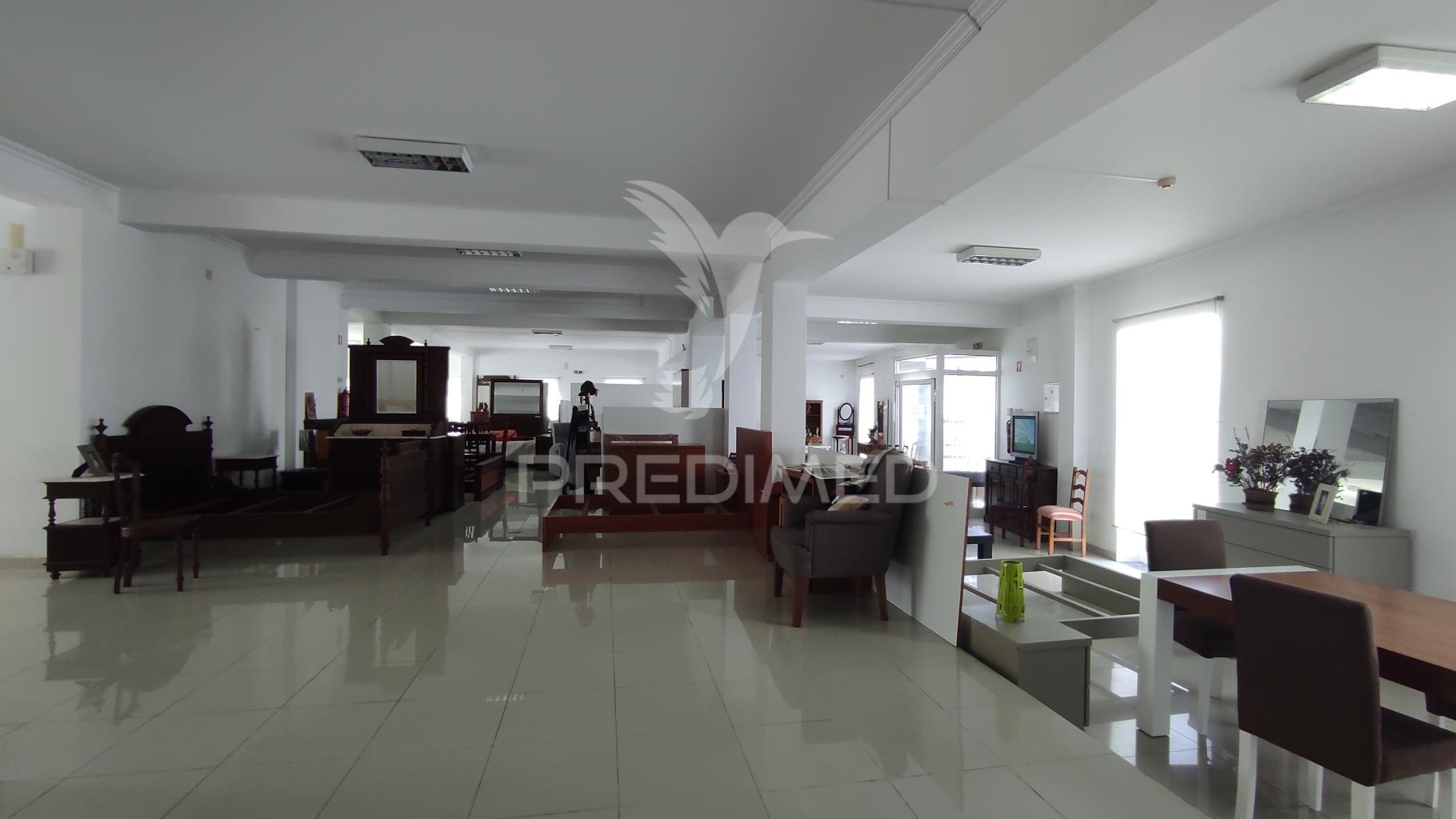 Prédio urbano comercial em beringel