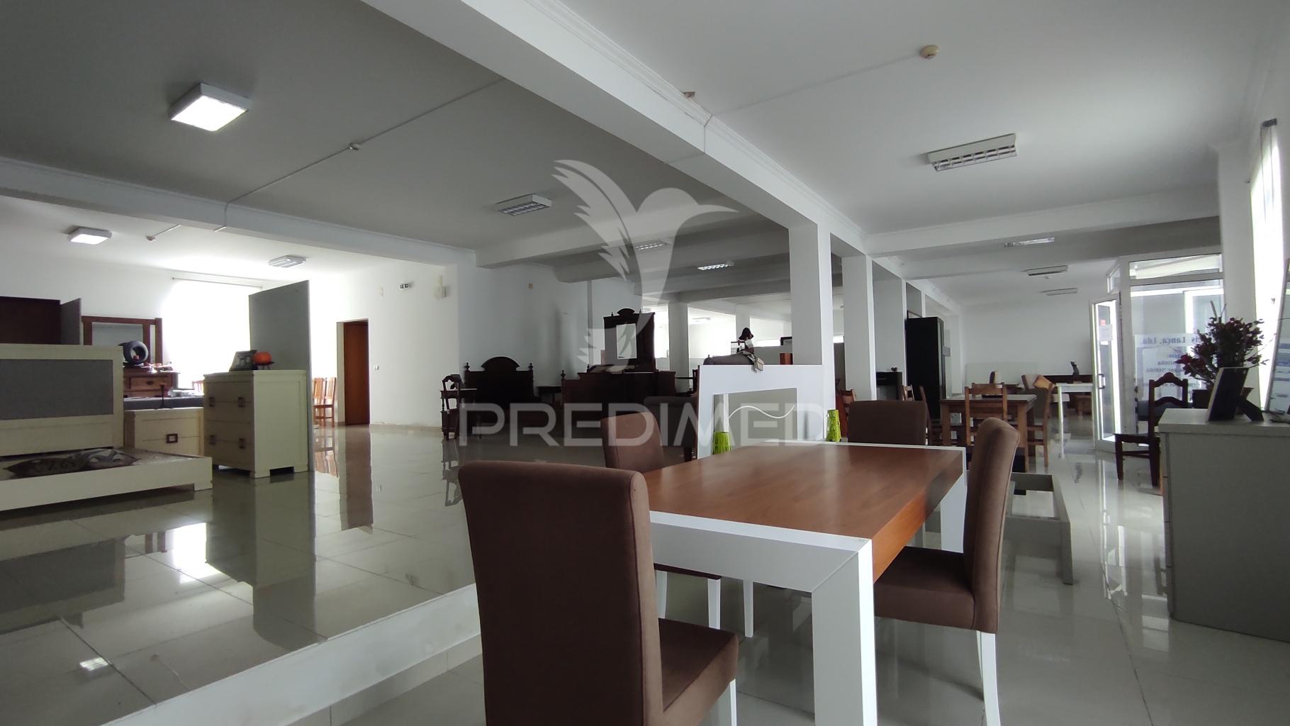 Prédio urbano comercial em beringel