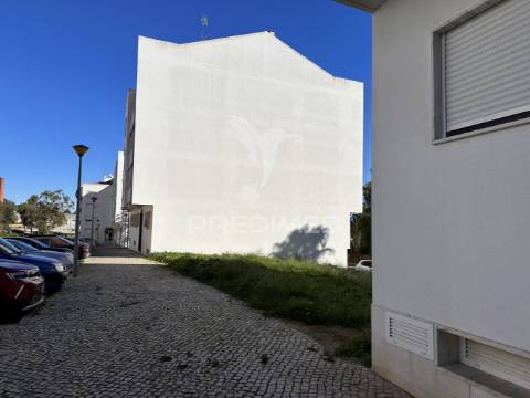 Lote de terreno p/ prédio c/ projecto p/ 12 fogos / permuta