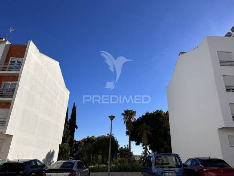 Lote de terreno p/ prédio c/ projecto p/ 12 fogos / permuta