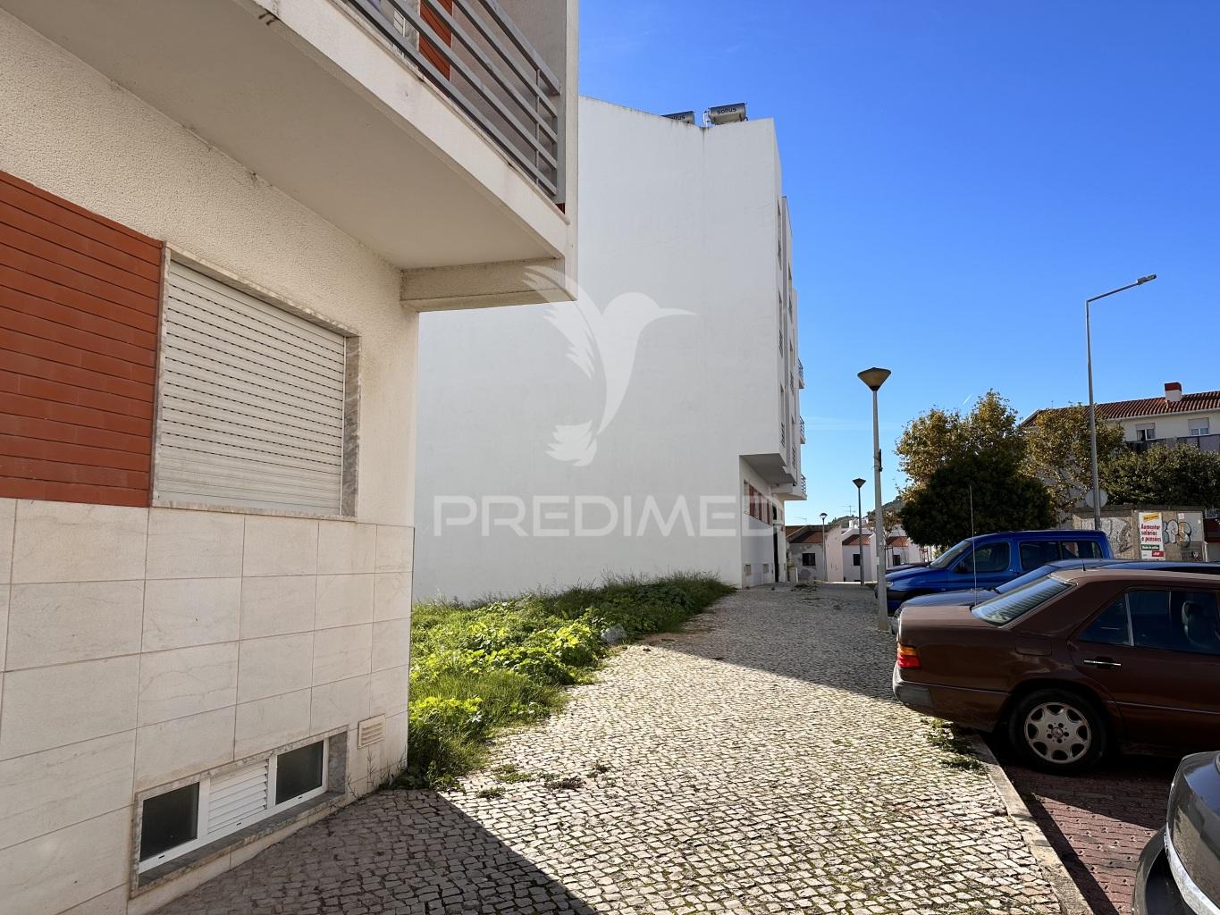 Lote de terreno p/ prédio c/ projecto p/ 12 fogos / permuta