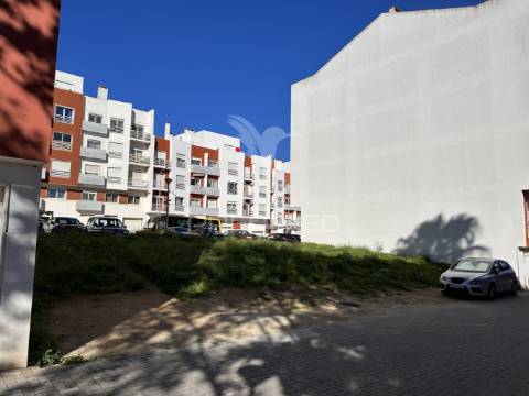 Lote de terreno p/ prédio c/ projecto p/ 12 fogos / permuta