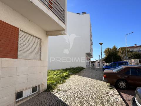 Lote de terreno p/ prédio c/ projecto p/ 12 fogos / permuta