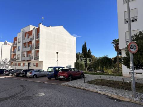 Lote de terreno p/ prédio c/ projecto p/ 12 fogos / permuta