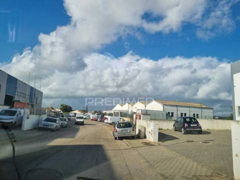 Armazem ou loja na urbanização industrial do pateiro