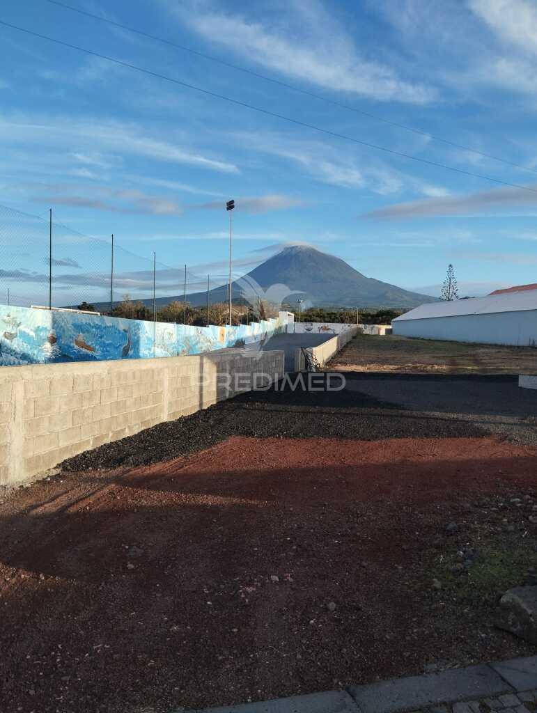 Terreno no centro da vila da madalena