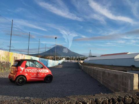 Terreno no centro da vila da madalena