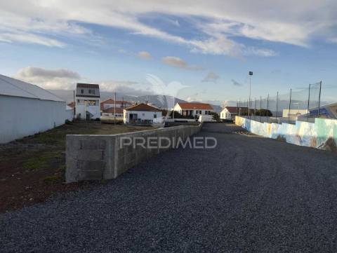 Terreno no centro da vila da madalena