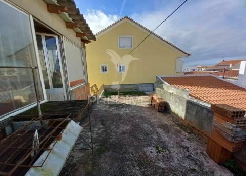 Moradia t2 com grande terraço e espaço exterior