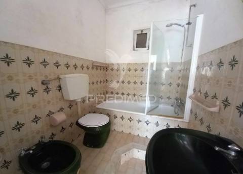 Moradia t2 com grande terraço e espaço exterior