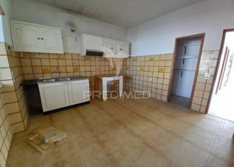 Moradia t2 com grande terraço e espaço exterior