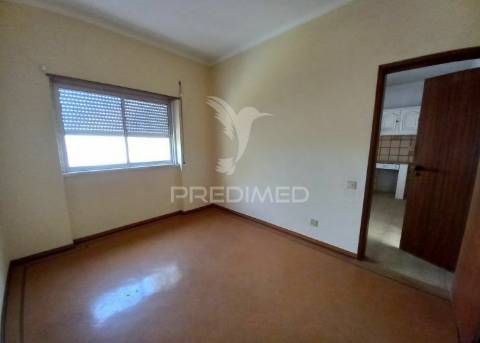 Moradia t2 com grande terraço e espaço exterior