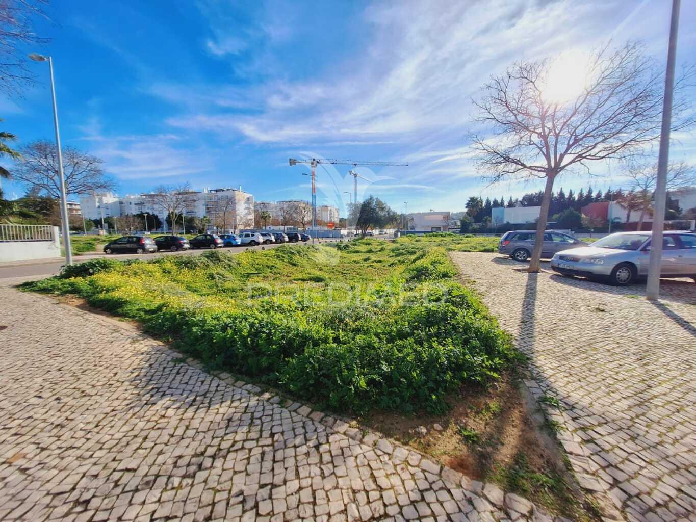 Terreno para construção para 23 fogos mais 1 loja