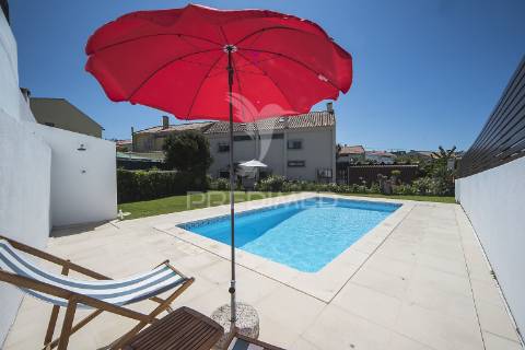 Lisboa / olivais ( próximo ao novo hospital de todos os santos ) - moradia  t6 + 1 com piscina