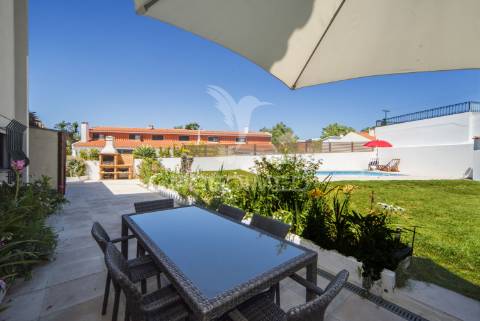 Lisboa / olivais ( próximo ao novo hospital de todos os santos ) - moradia  t6 + 1 com piscina