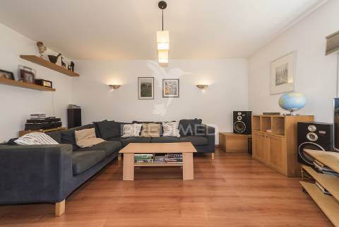 Lisboa / olivais ( próximo ao novo hospital de todos os santos ) - moradia  t6 + 1 com piscina