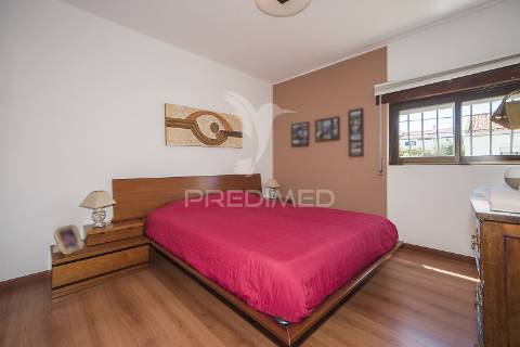 Lisboa / olivais ( próximo ao novo hospital de todos os santos ) - moradia  t6 + 1 com piscina