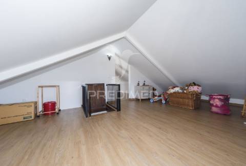 Lisboa / olivais ( próximo ao novo hospital de todos os santos ) - moradia  t6 + 1 com piscina